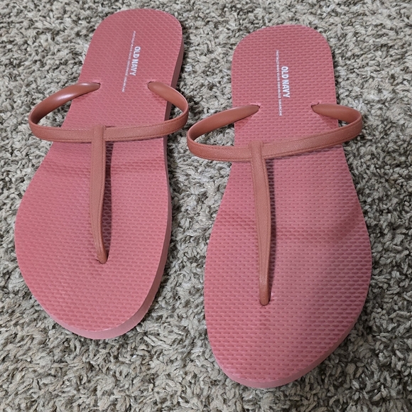 Old Navy T strap flip flops - Picture 2 of 3